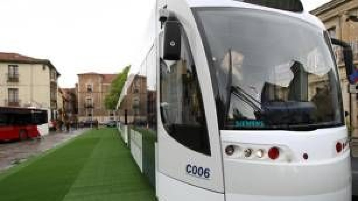 El tranvía que quiere implantar el Ayuntamiento es similar al expuesto durante un mes en San Marcelo