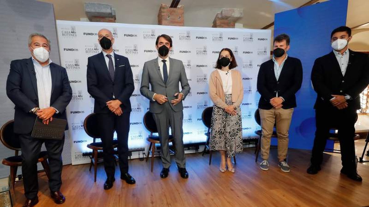 S. Torné, Diez, Suárez-Quiñones, Herránz, Abril y Abad, ayer durante la jornada en la Casa Botines. RAMIRO