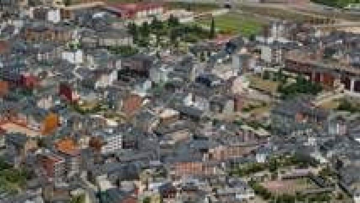 Una panorámica aérea de la localidad de Bembibre, la segunda población más importante del Bierzo