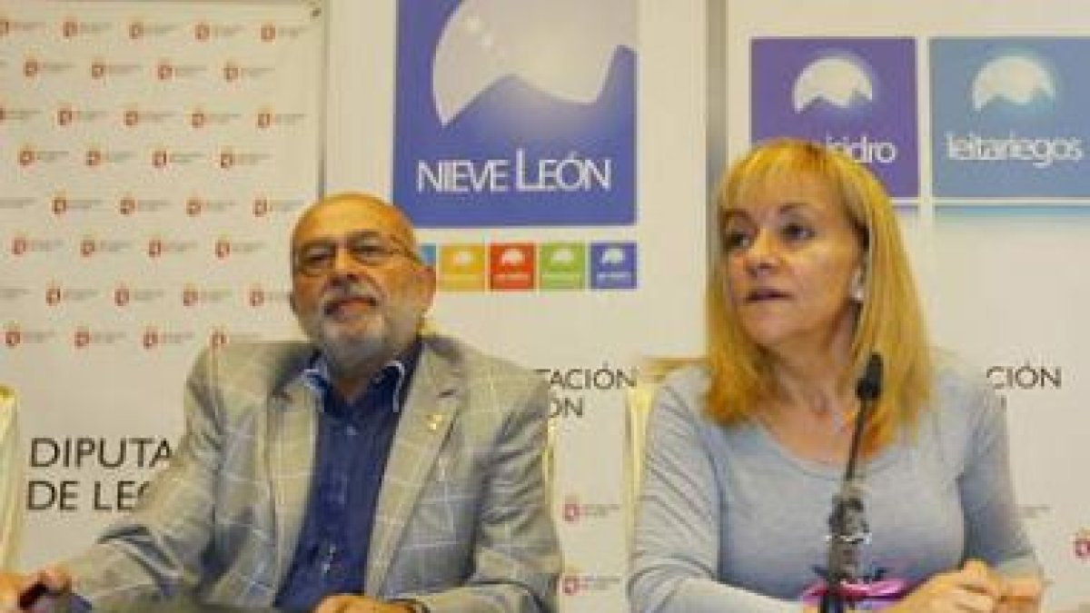 Avelino Vázquez e Isabel Carrasco, en la presentación de la nueva página web.