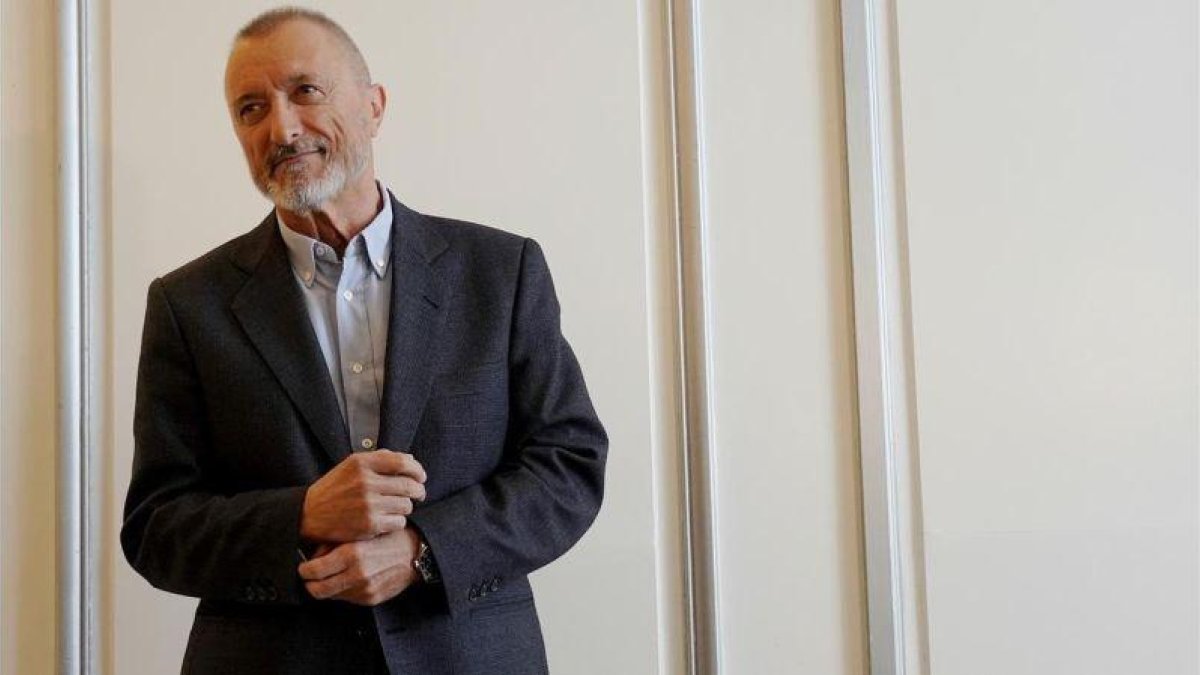 El novelista y articulista Arturo Pérez-Reverte, esta mañana en Madrid, donde ha presentado Una historia de España.