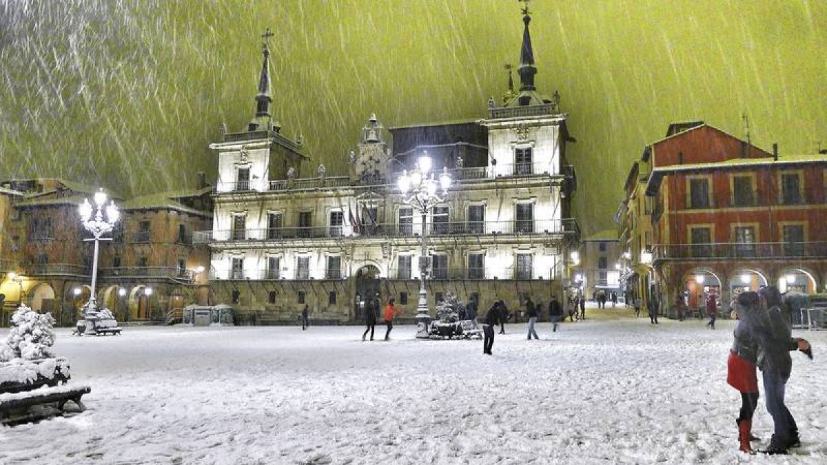 La Plaza Mayor de León durante la última nevada