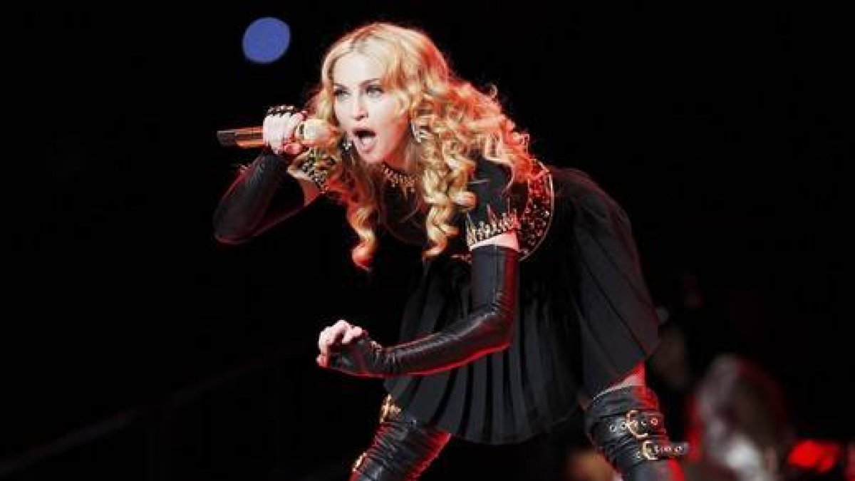 Madonna, durante su actuación en el intermedio de la Super Bowl.