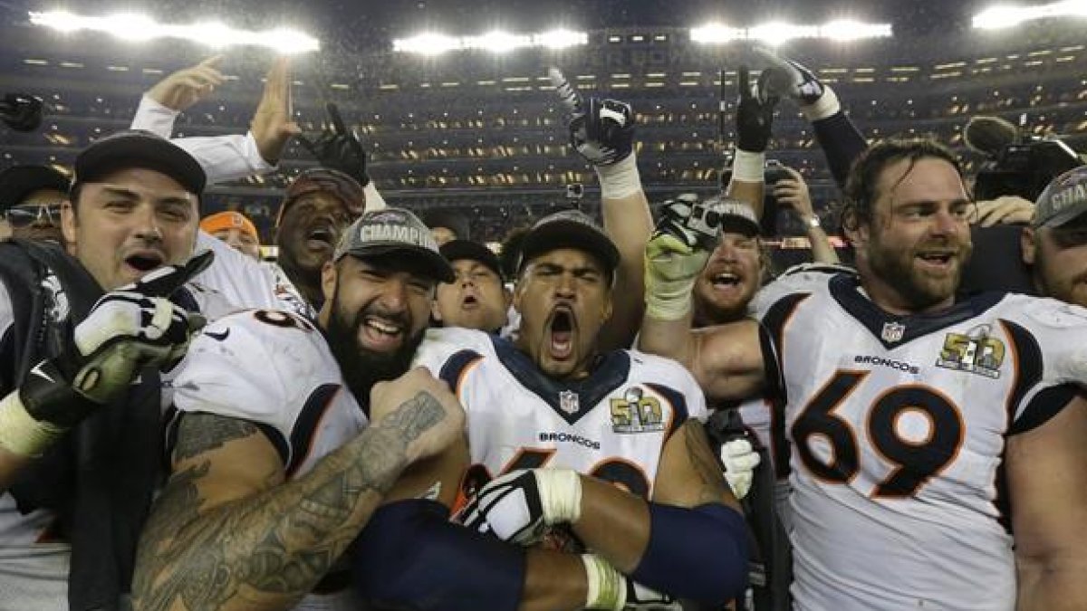 Los Broncos de Manning se proclaman campeones de la Super Bowl      AP / GREGORY BULL      Jugadores de los Broncos celebran la victoria que les convierte en campeones de la Super Bowl 50.