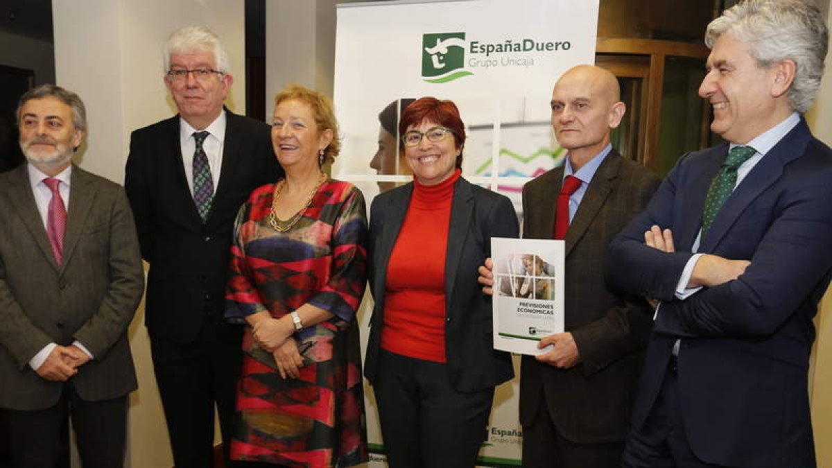 Fanjul, Hermida, Lombardero, Becerra, García Navas y Ranera, ayer en la presentación del informe.