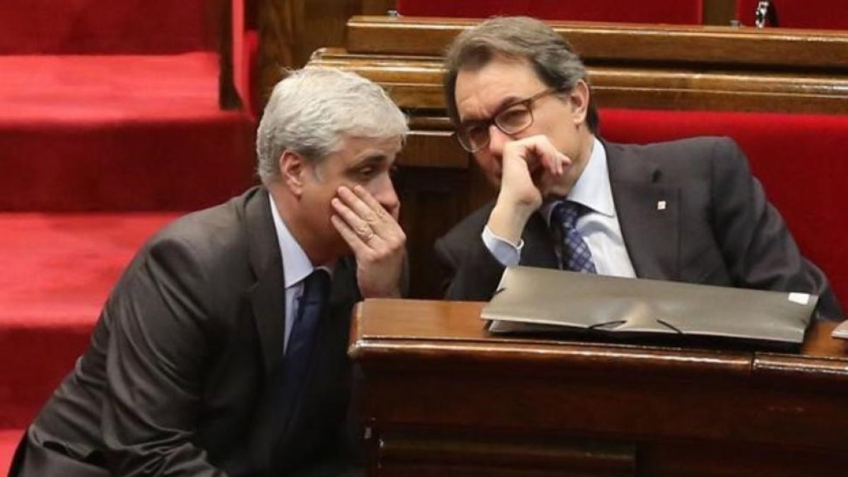 Artur Mas y Germà Gordó, en el Parlament.