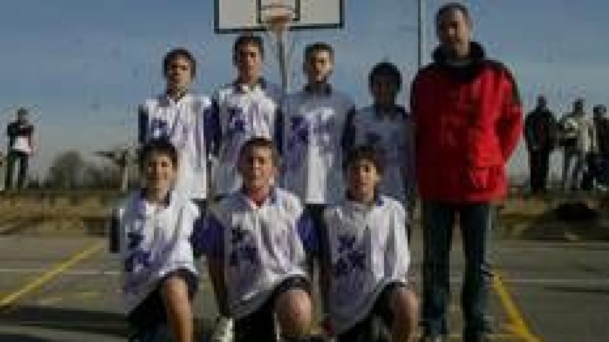 Formación del equipo infantil masculino de Marista San José