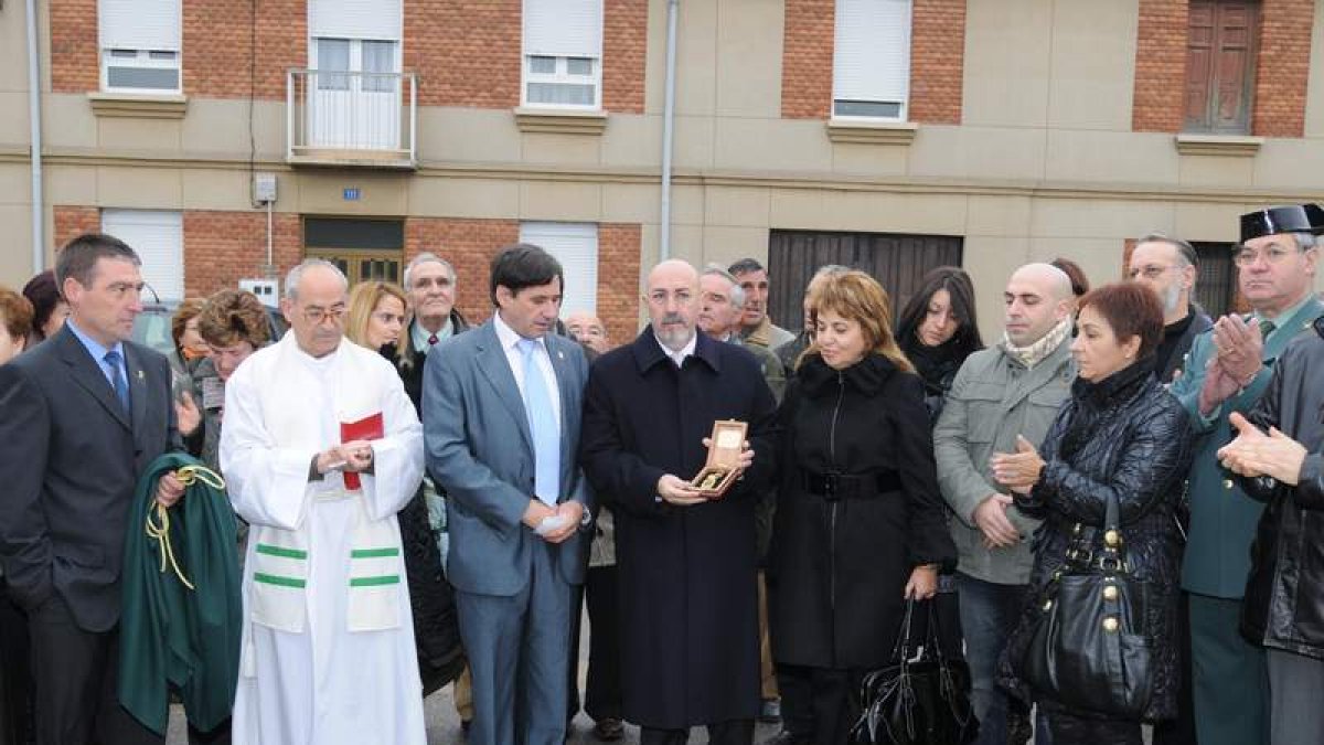 Homenaje en Grulleros a Raúl Centeno presidido por sus padres, en diciembre del 2008.