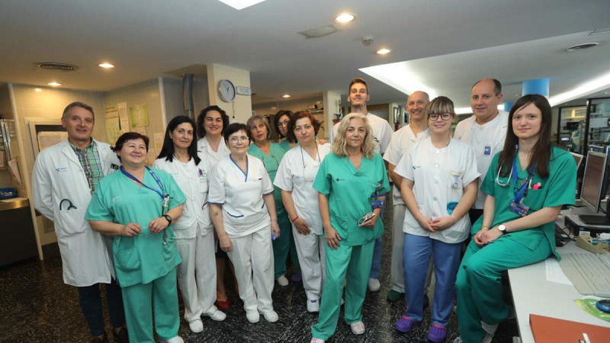 Equipo de la UCI del Hospital del Bierzo, ahora movilizado para aumentar el número de donantes de órganos. L. DE LA MATA