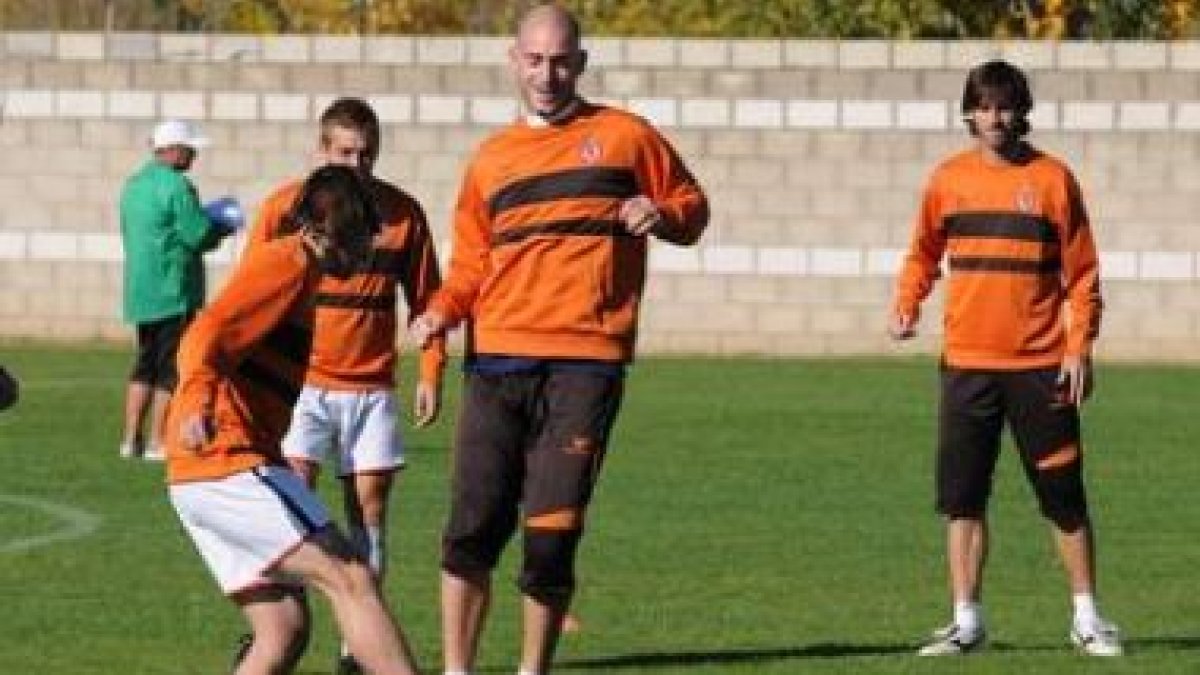 Jito, en el centro, durante el entrenamiento del lunes.