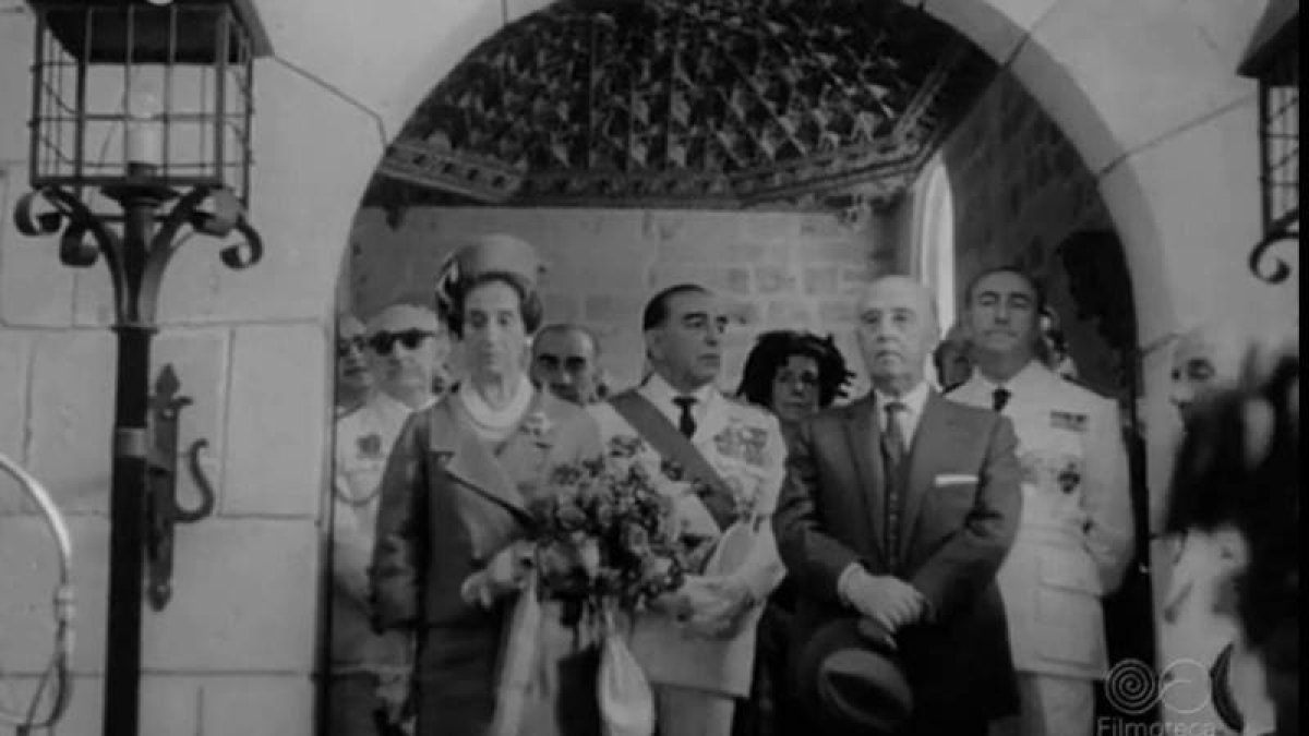 Franco y su mujer Carmen Polo en San Marcos, el día de su inauguración como Parador