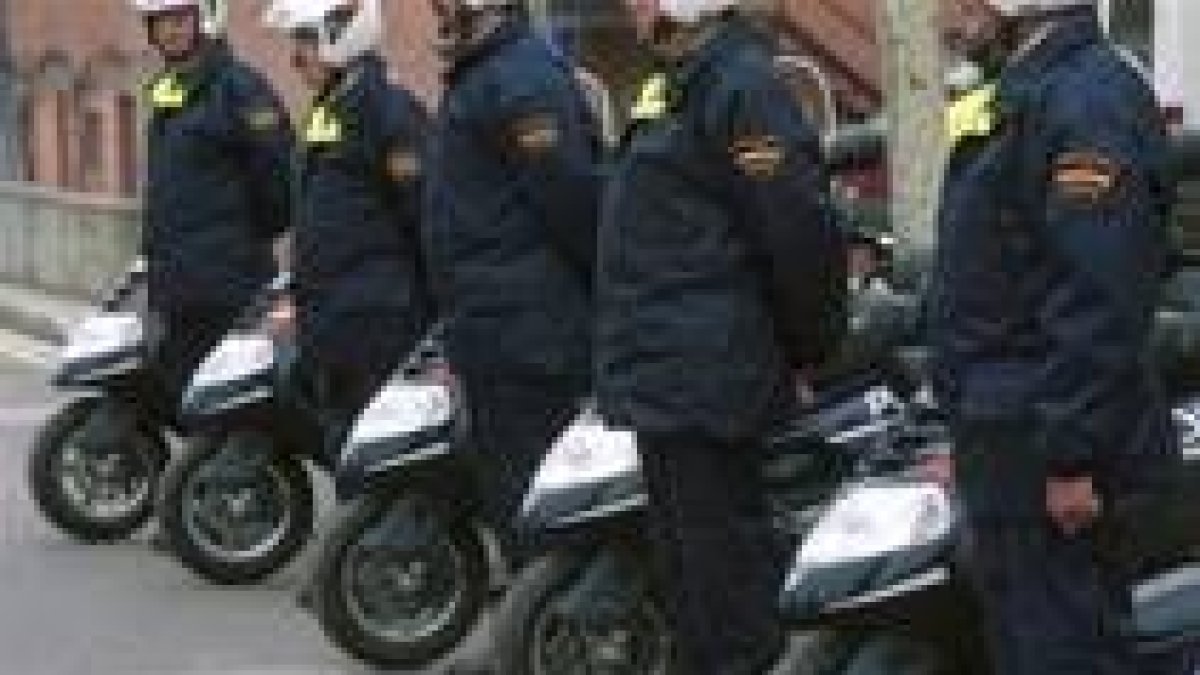 Presentación de los policías de proximidad realizada en Ponferrada en el año 2000