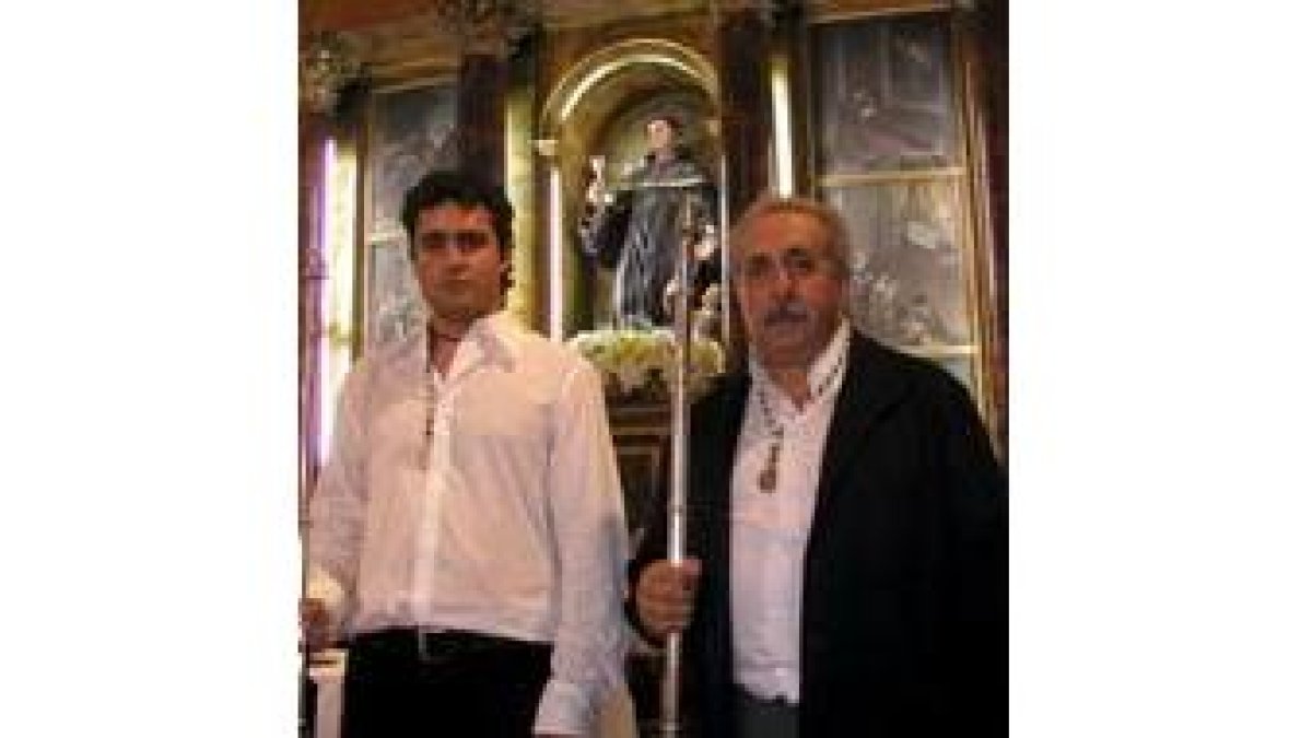 En la foto, Venancio y Rafael Santos, mayordomos de las fiestas
