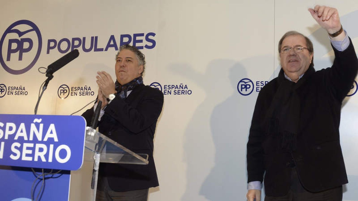 Tomás Burgos y Juan Vicente Herrera, ayer, en Valladolid.