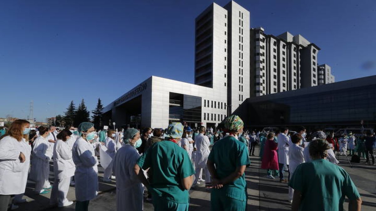 Sanitarios del Hospital de León en las protestas de noviembre de 2020. RAMIRO