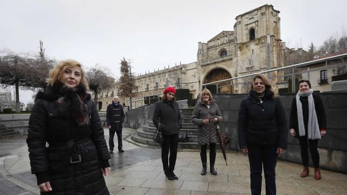 Esther Alonso, José Carlos Mora, Beatriz Ibán, Mar Rodríguez, Yliana Ledezma y Vanessa Carreño, coach que trabajan con empresas y políticos de León