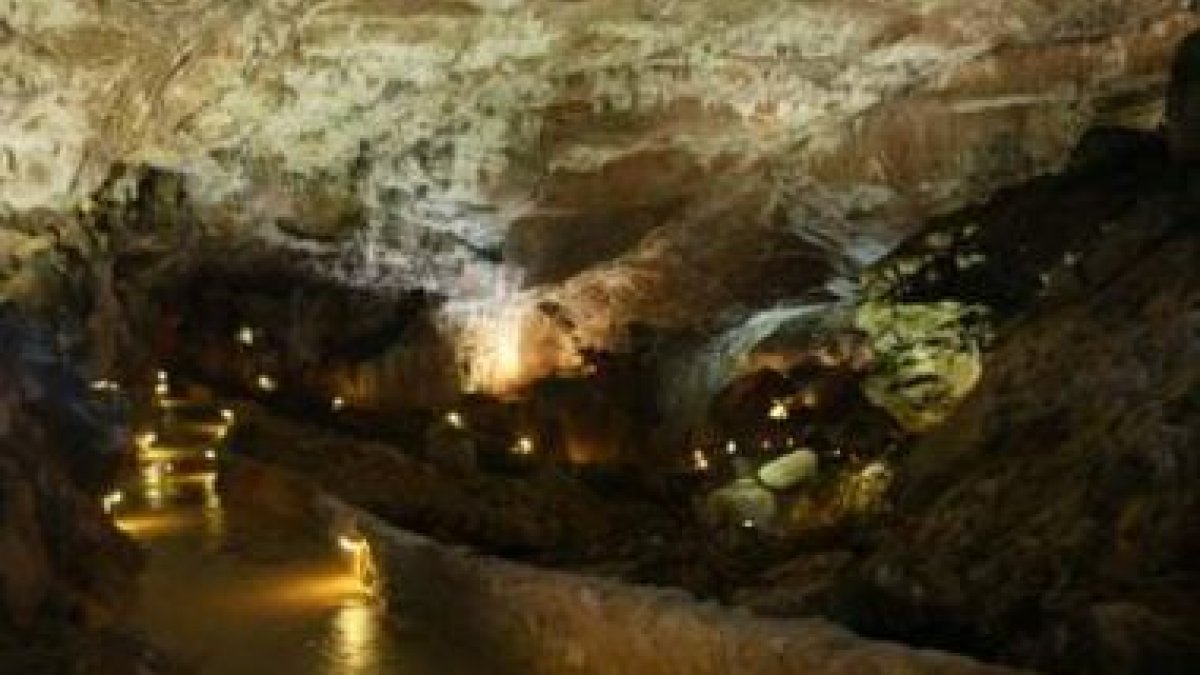 Interior de las cuevas de Valporquero, en  una imagen de archivo.
