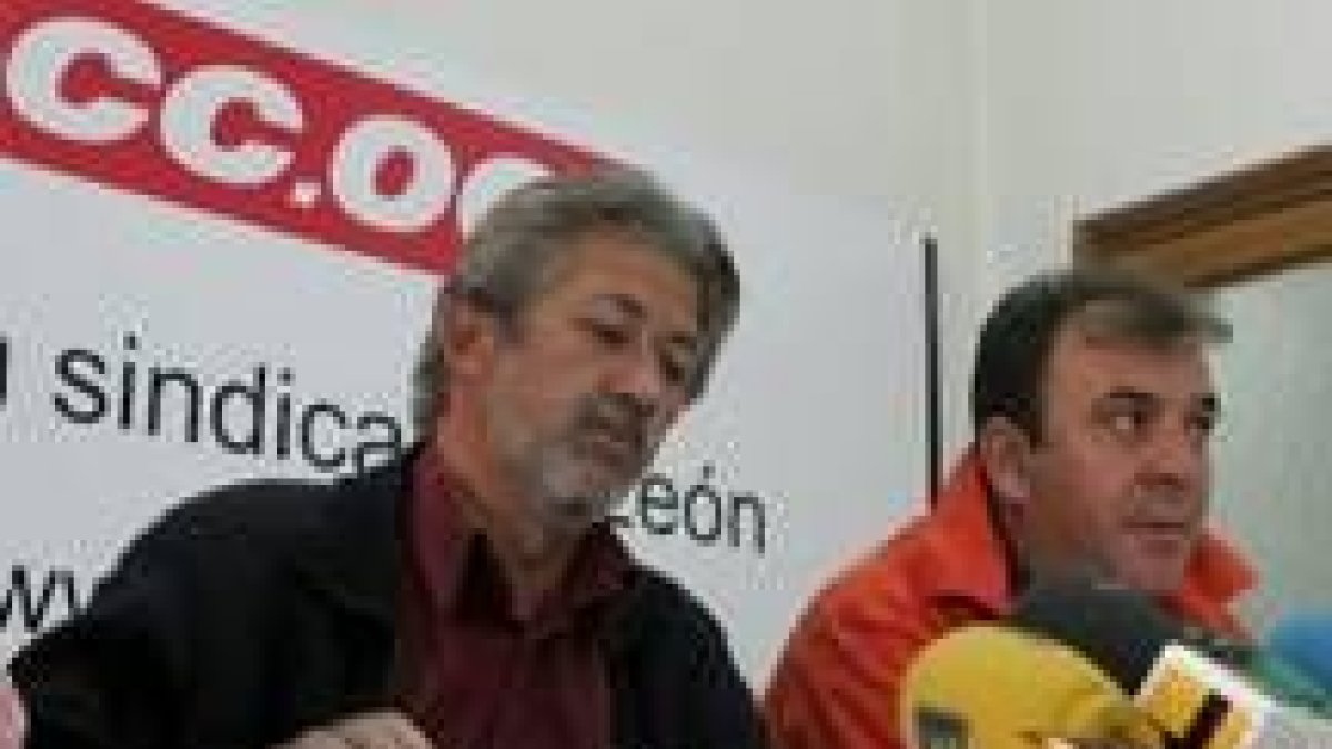 Alberto González y Manuel López, durante la rueda de prensa que convocaron ayer