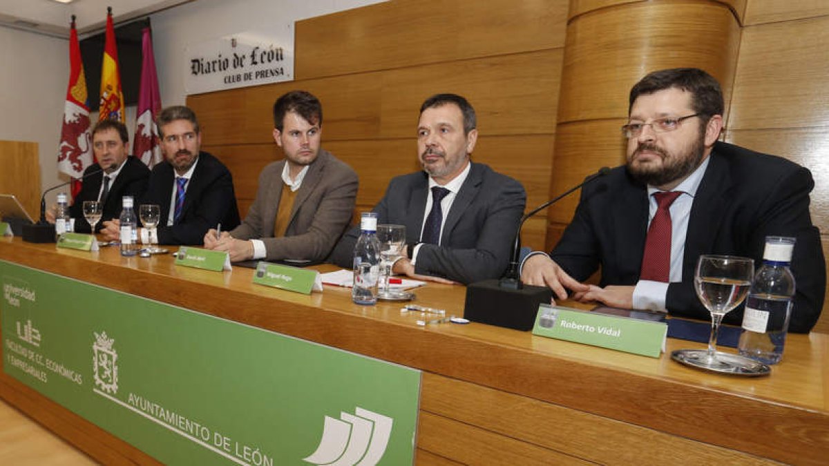Tomás Castro, Miguel Ángel Turrado, David Abril, Miguel Rego y Roberto Vidal desgranaron ayer el potencial TIC leonés.