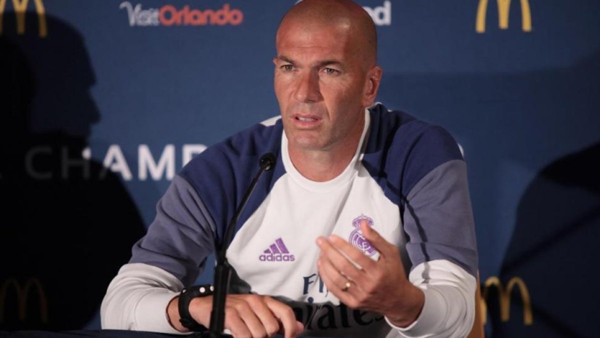 Zidane da explicaciones en rueda de prensa tras la derrota ante el PSG.