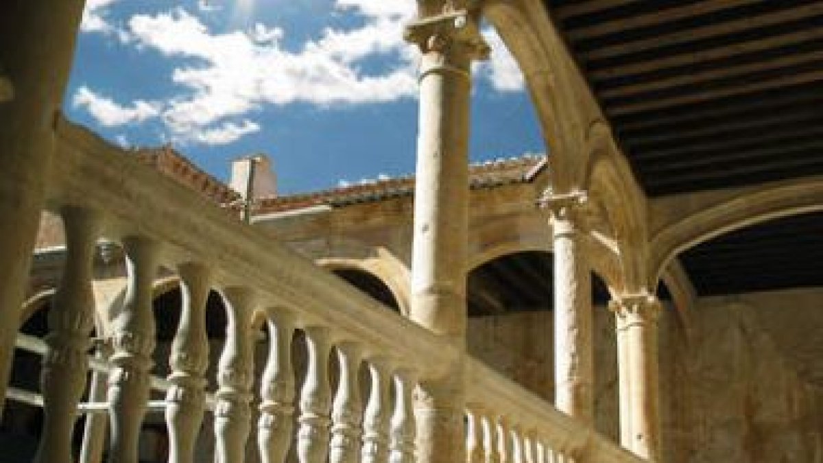 Detalle del claustro del Palacio de los Condes de Grajal