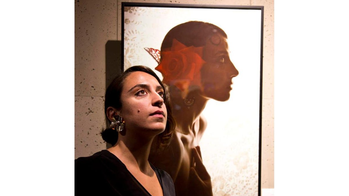 Julia Velázquez en la exposición. SARA CAMPOS