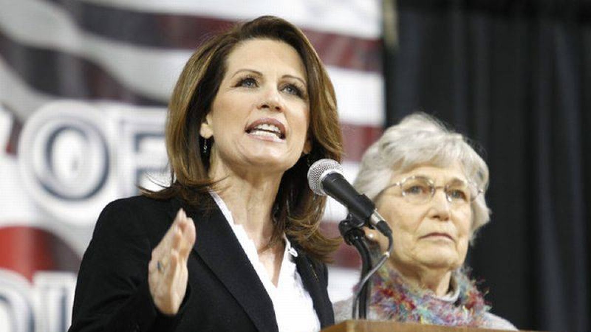 Michele Bachmann, en el caucus de Iowa, junto a su madre.