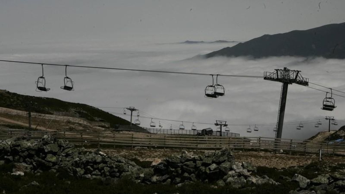Las estaciones de esquí de León se preparan para la primera gran nevada