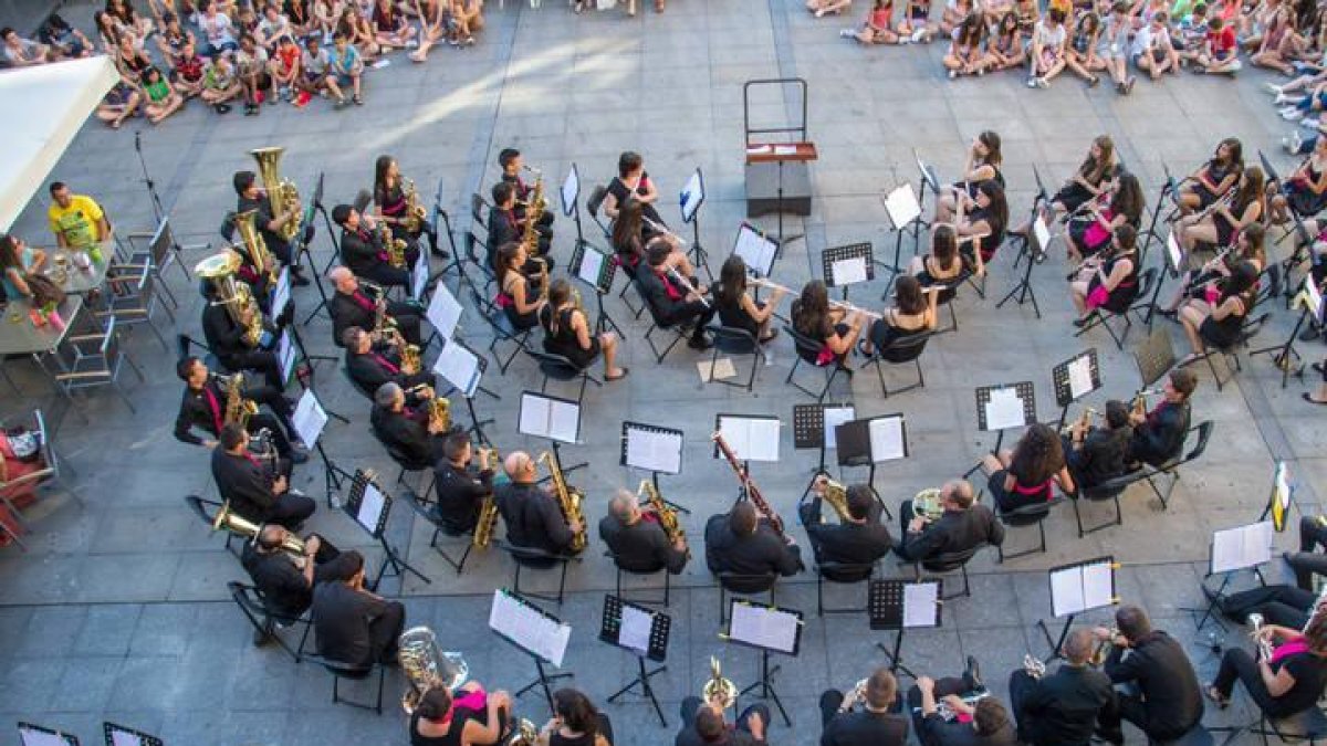 La Banda Municipal de Música Sones del Órbigo.