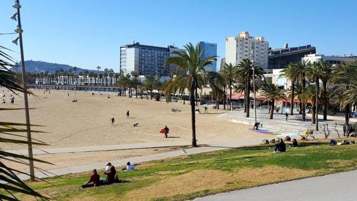 La playa del Somorrostro, en Barcelona, esta mañana.