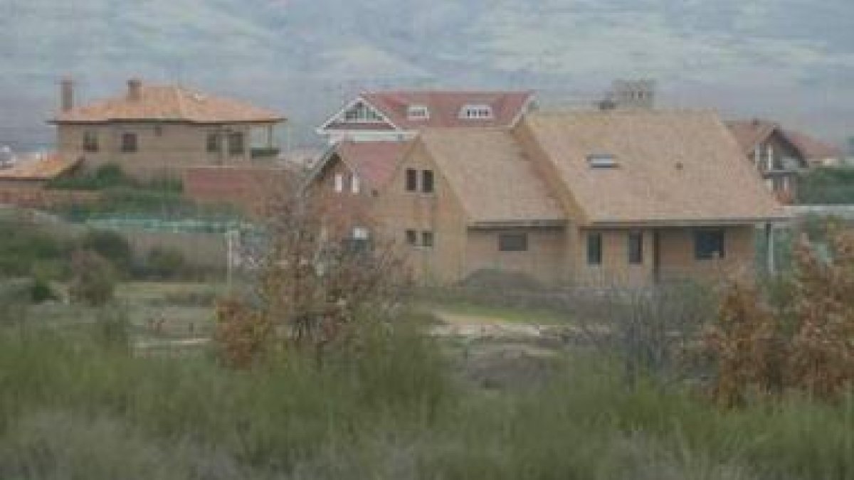 Las casas construidas en el sector de La Barbada-El Piornal, en Pobladura del Bernesga.