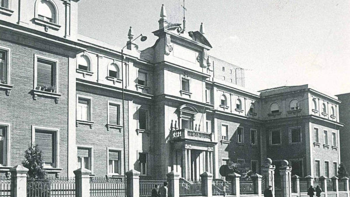 Imagen antigua del colegio Maristas San José de León. DL