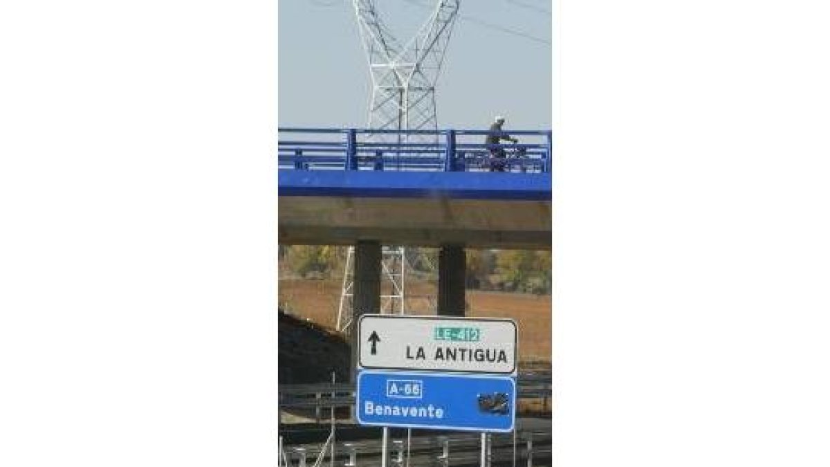 La autovía León-Benavente se inauguró en diciembre del año 2003