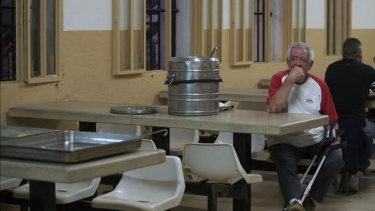 Jesús, durante la última cena que se sirvió en la cárcel Modelo, el día antes de que se cerrara.