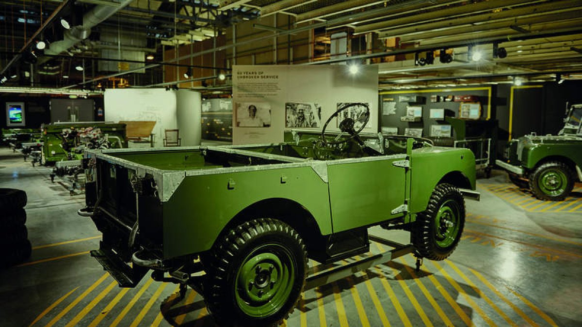 Land Rover recrea, en la factoría de Solihull, la producción «Series I» de 1948.