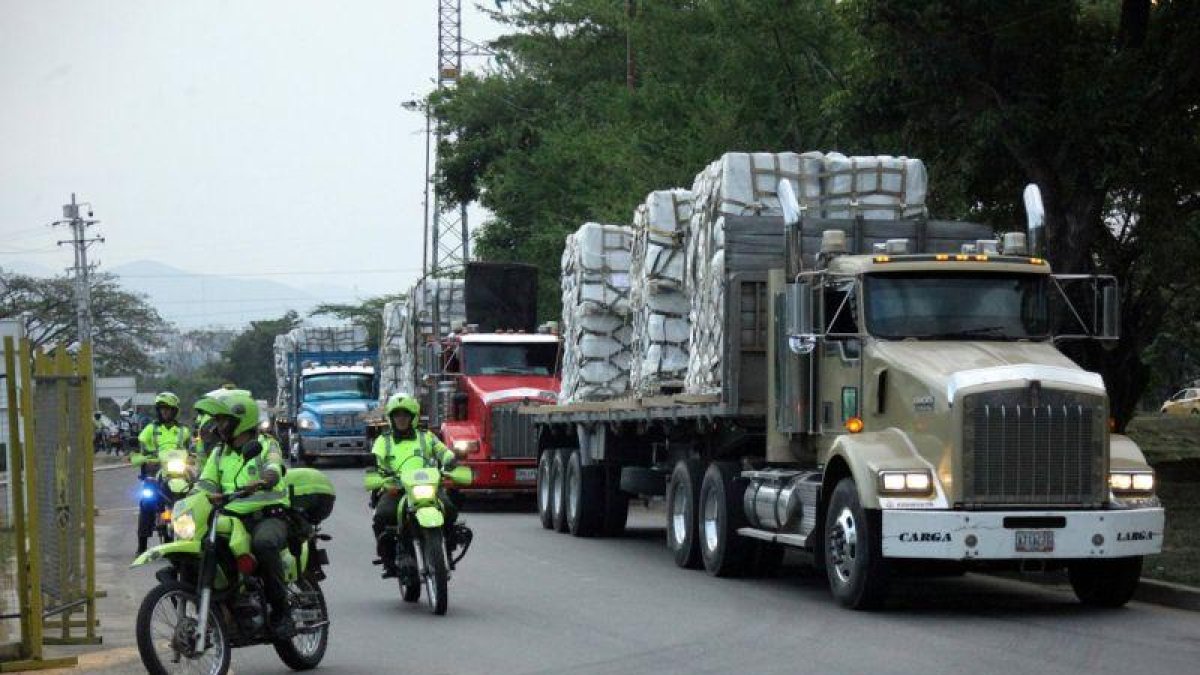 La ayuda humanitaria para Venezuela se sigue acumulando en los países vecinos.