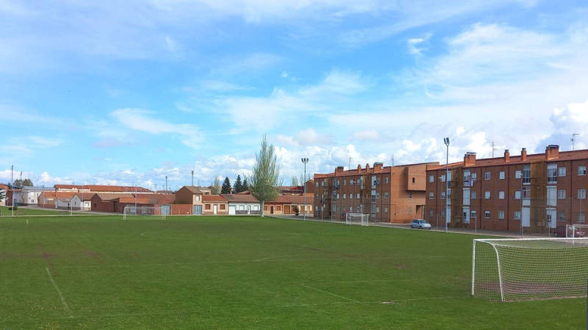 Imagen de los campos de fútbol del Prado de Abajo de Santa María del Páramo. DL