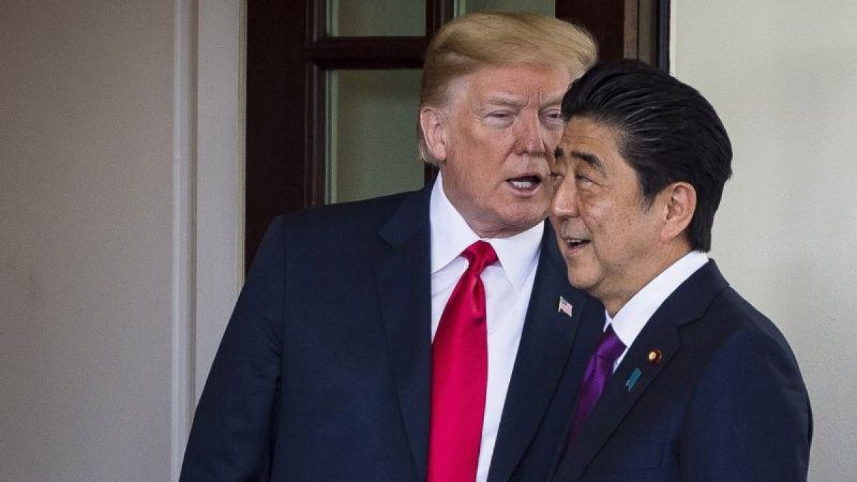 El presidente de los Estados Unidos, Donald Trump, con el primer ministro japonés, Shinzo Abe.