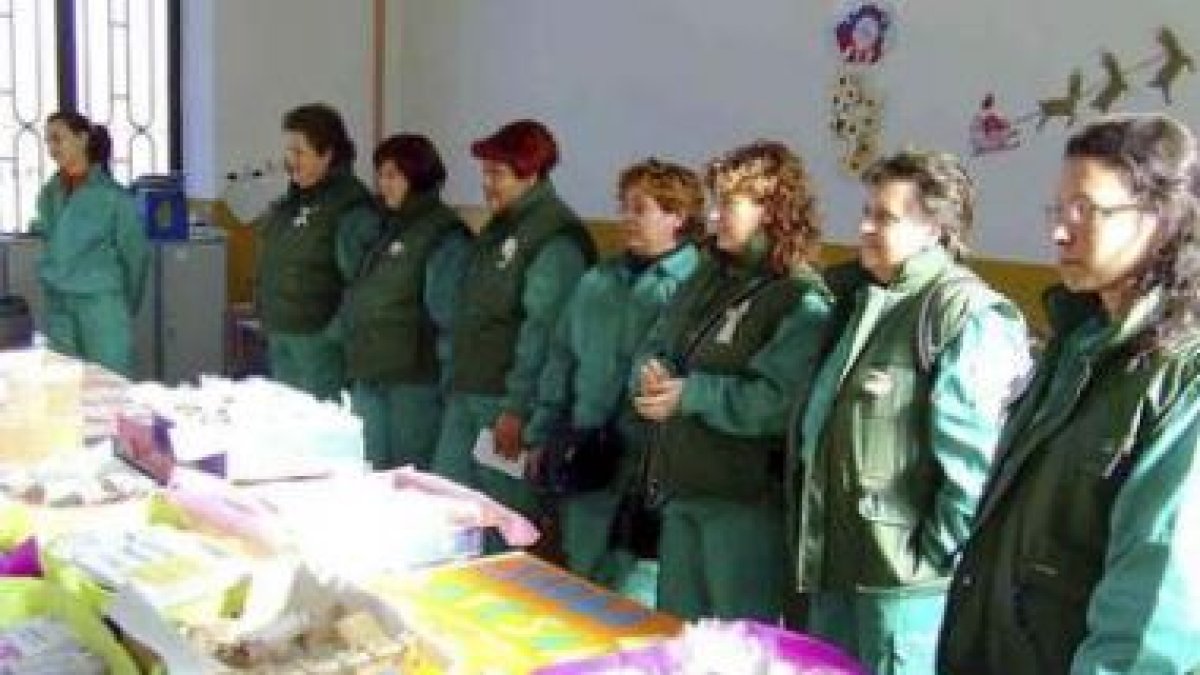 Un grupo de mujeres aprende en un taller de empleo en Salamanca.