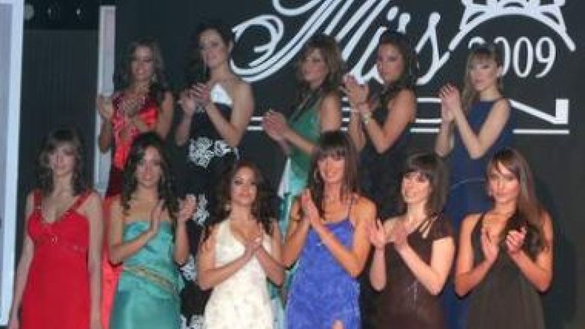 La Miss León 2009, Vanesa Fernández, con Míster León.