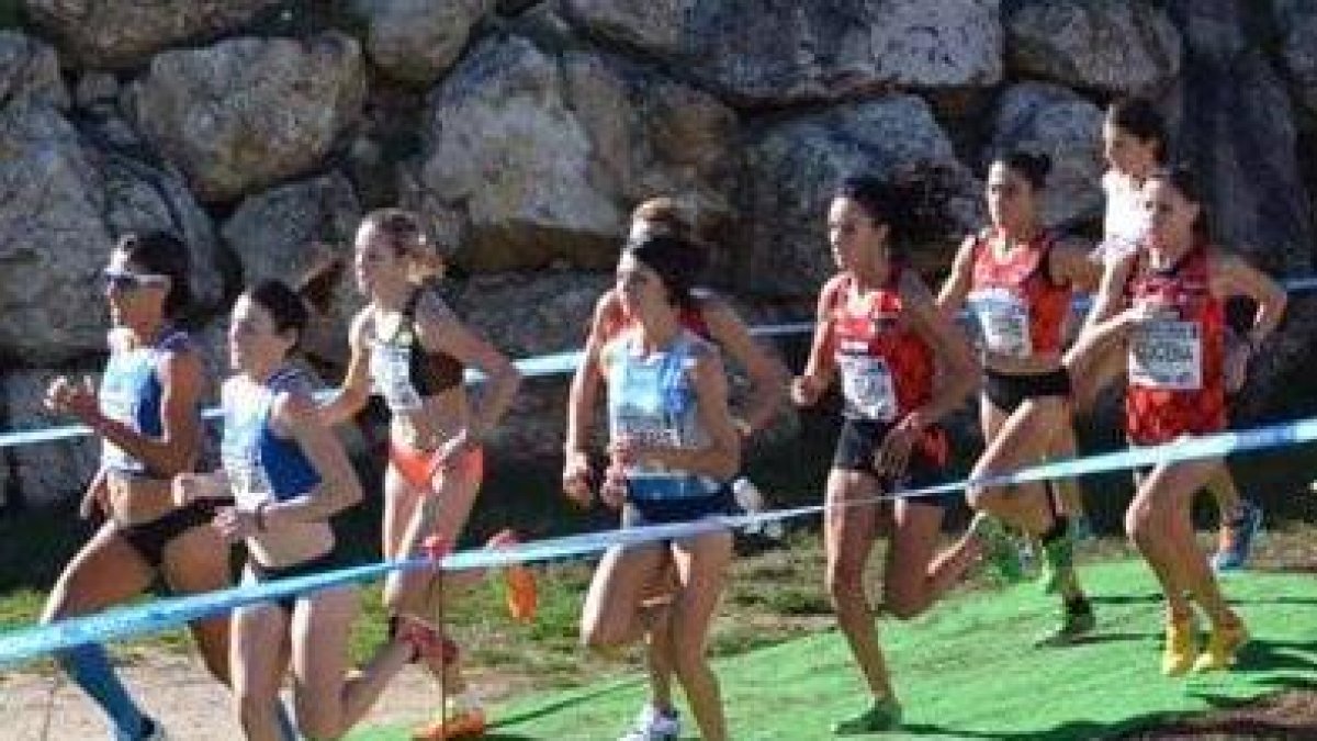 Nuria Lugueros durante la carrera en la que logró situarse como la sexta mejor española.