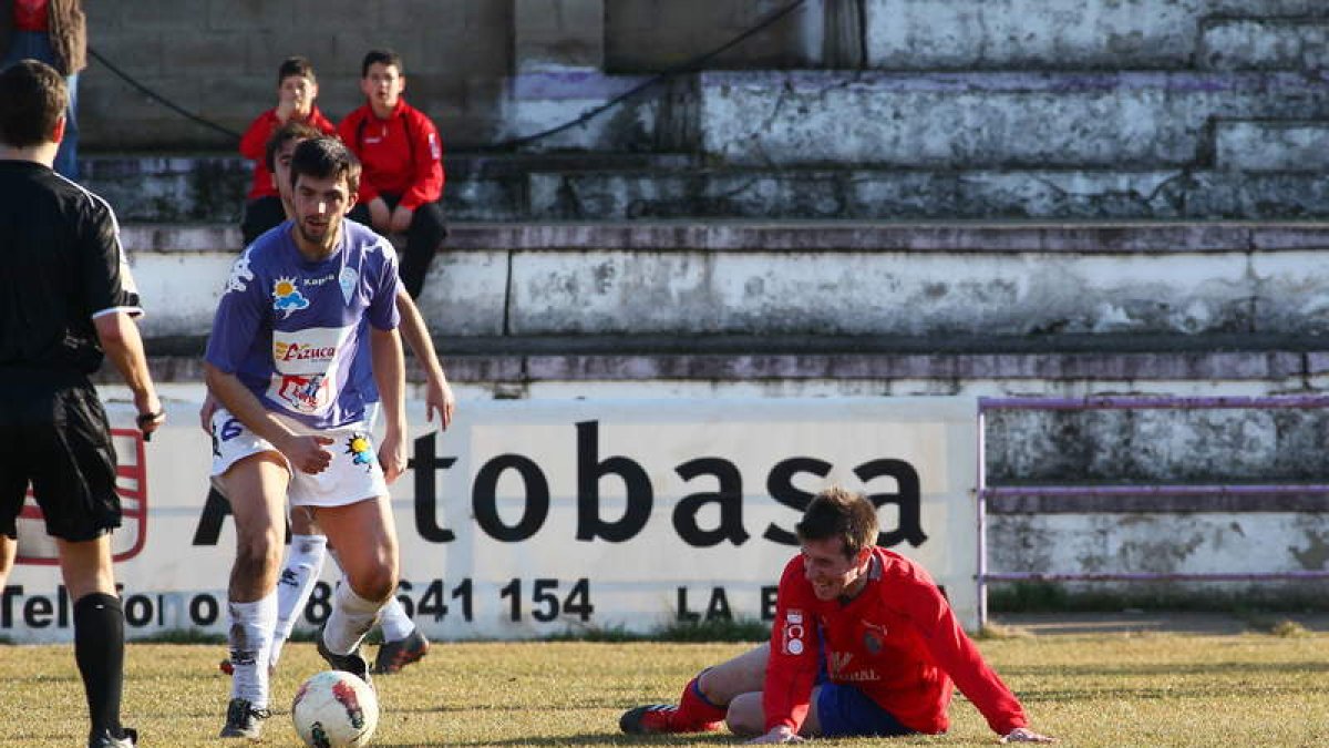 El equipo bañezano logró una trabajada victoria.