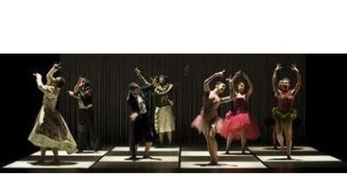 Los miembros de la compañía valenciana Otra Danza en una escena del montaje «El gran banquete&