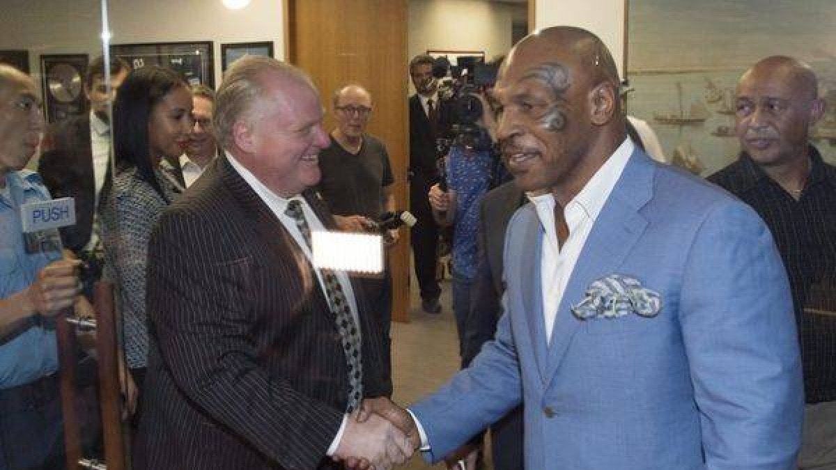 Mike Tyson, con el alcalde de Toronto, Rob Ford, el pasado martes.