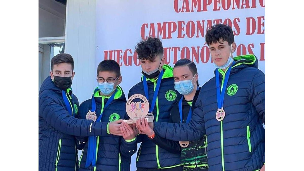 La Escuela de Astorga de Atletismo se colgó el oro en cadetes  DL