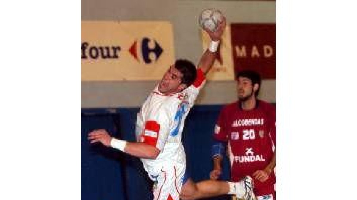 Prendes consiguió cuatro goles en la cancha del Alcobendas