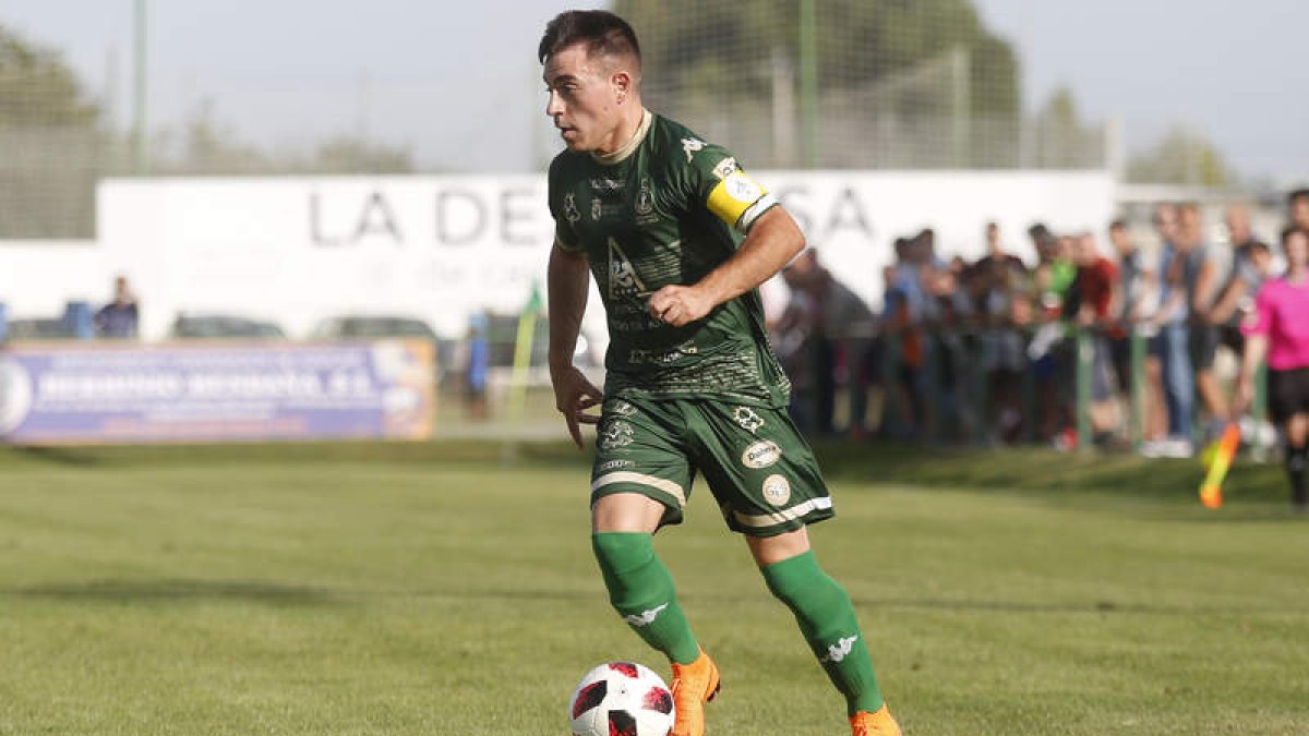 Diego Peláez es baja en el Atlético Astorga esta tarde por sanción frente al Bupolsa. FERNANDO OTERO