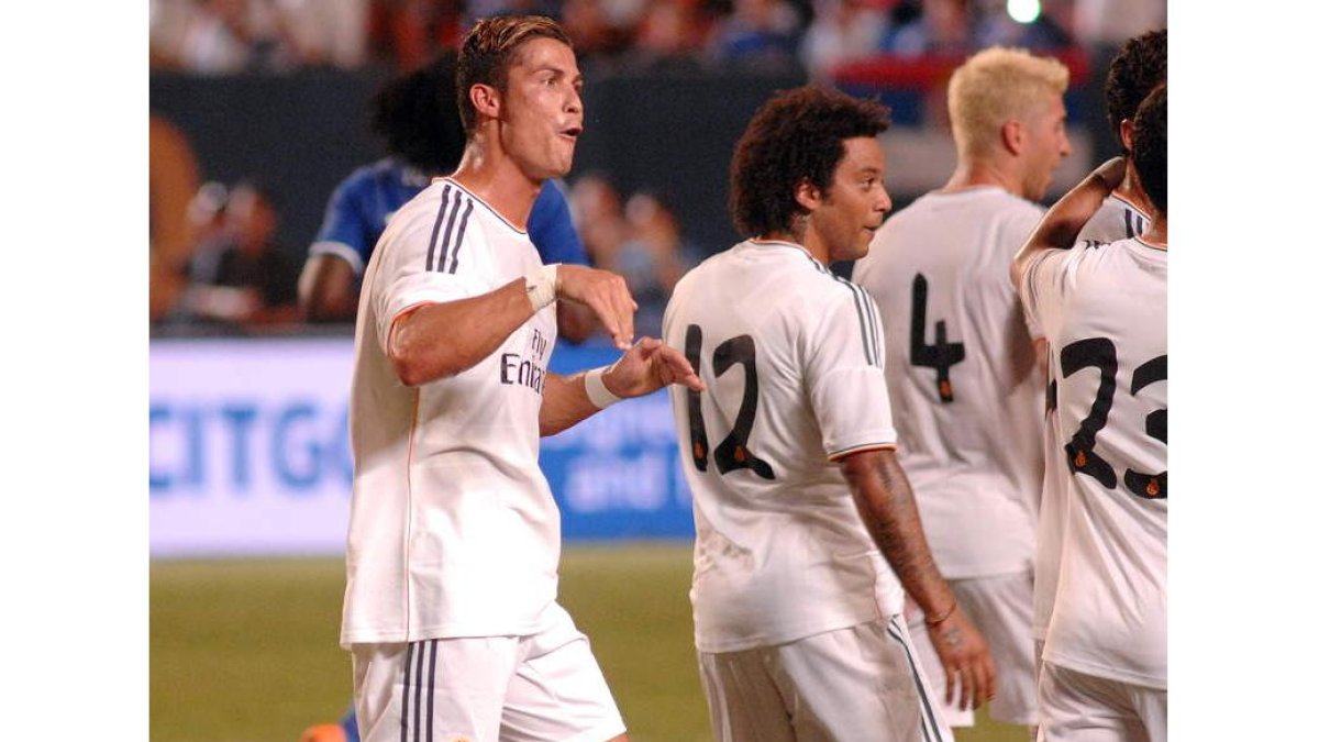 Ronaldo celebra el segundo gol suyo, el tercero de un Madrid que pasó por encima del Chelsea.