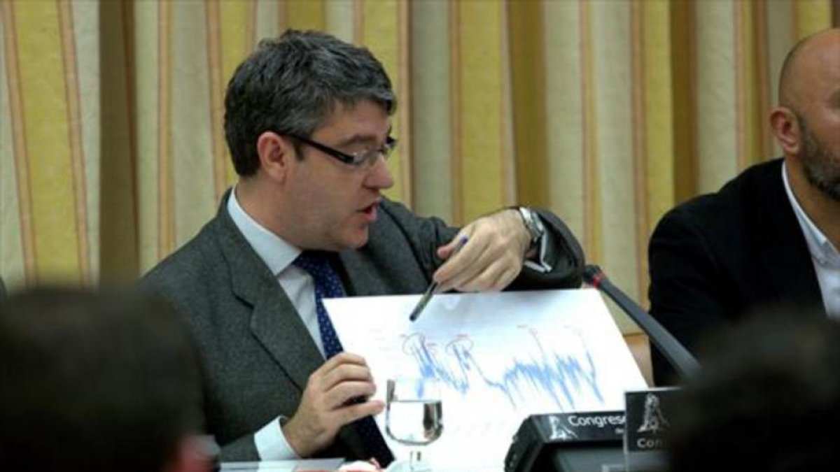 El ministo de Energía, Álvaro Nadal, durante una comparecencia en el Congreso.