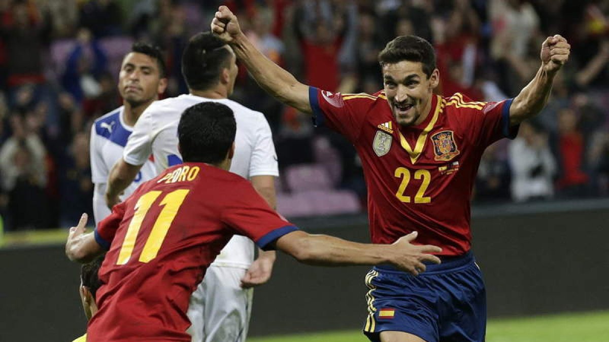 Jesús Navas celebra su gol ante Chile a pase de Pedro que en el minuto 91 permitía a España rescatar un empate en el marcador.